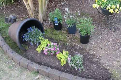 Ручеек из цветов. 10 секретов дизайна клумбы «Цветочный ручей».