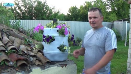 Вертикальная клумба из пластиковых ящиков. Вертикальная клумба из пластиковых бутылок