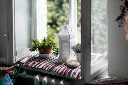 Оформление интерьера цветами в горшках на подоконниках. Оформление интерьера с помощью комнатных растений 13