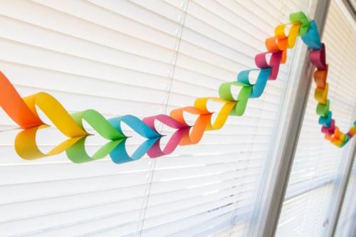 Декор комнаты своими руками из бумаги. Украшения из бумаги своими руками: идеи создания стильных и долговечных бумажных украшений для декора дома и офиса (100 фото + видео)