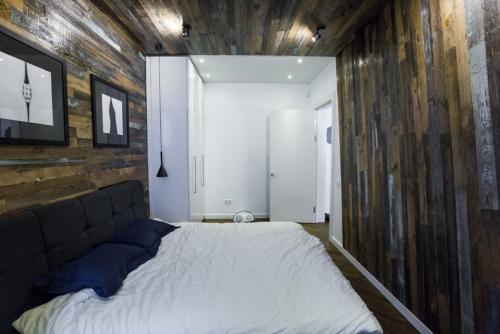 Декор стены в спальне своими руками. Декор стен в спальне: инструкция с советами по оформлению стен, фото необычных вариантов дизайна и декора